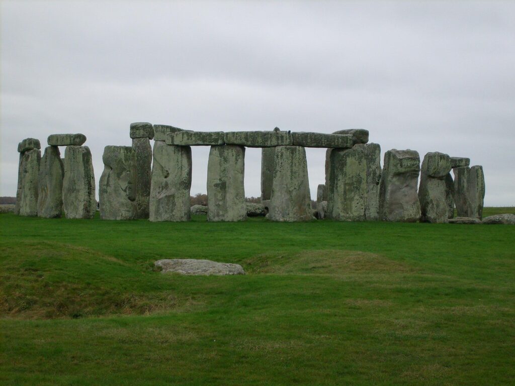 photo of stonehenge by JaneB on pixabay